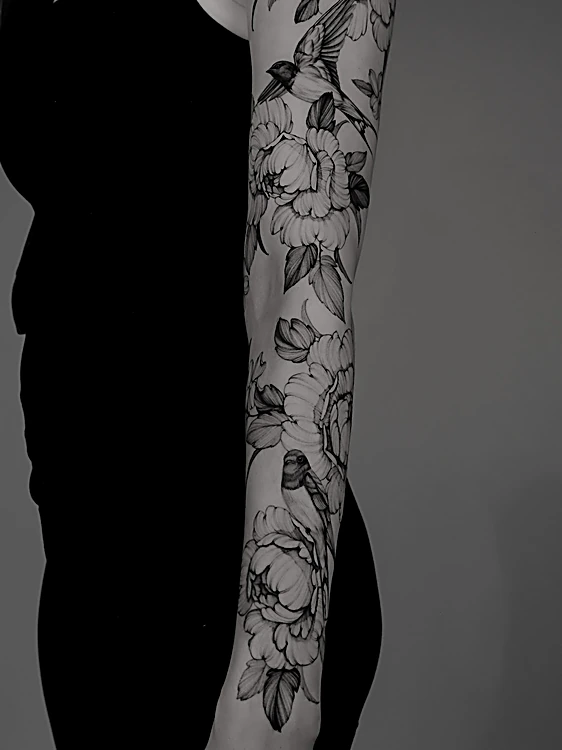 Manga completa de flores en línea fina negra